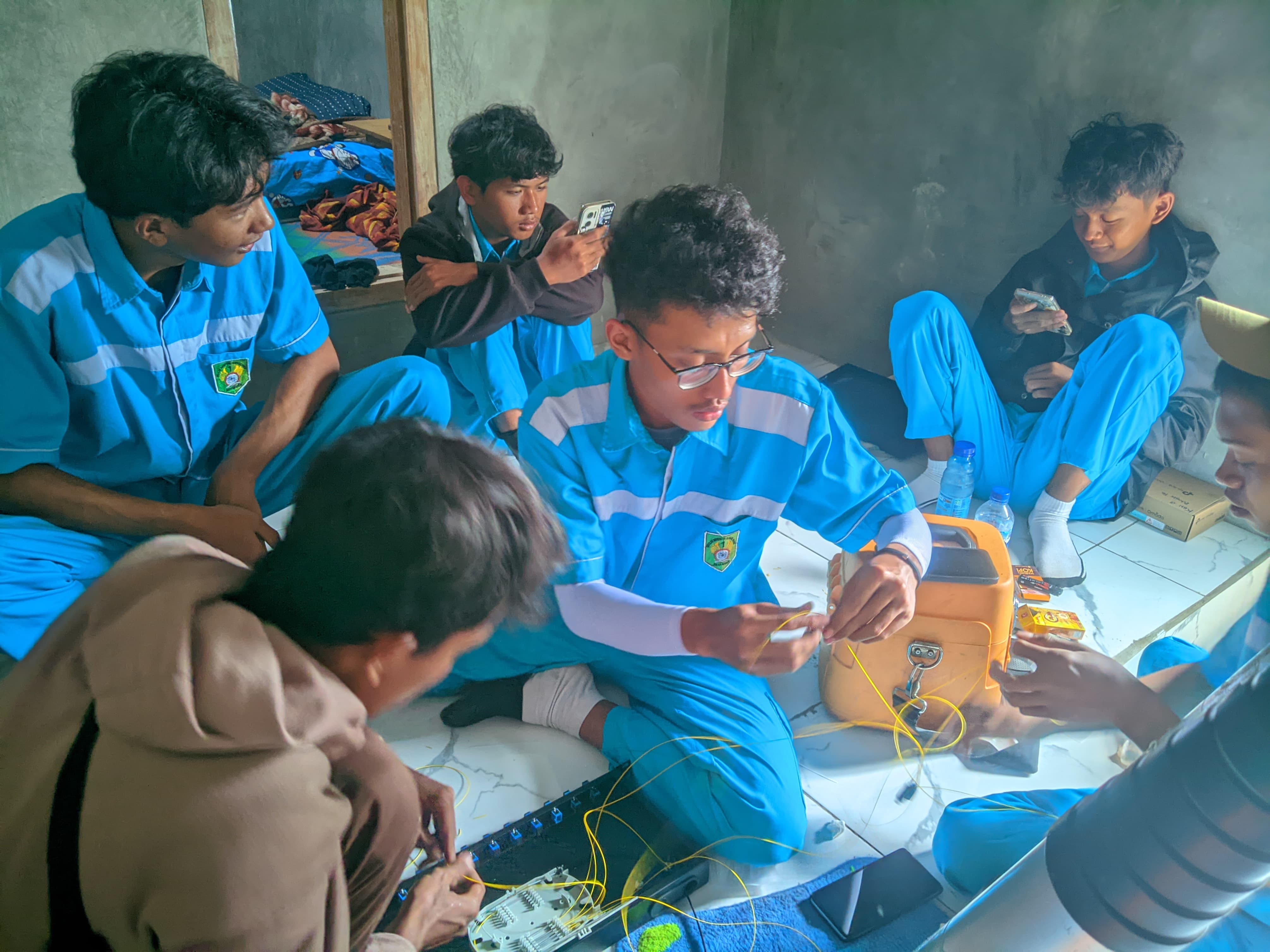 Siswa TKJ SMKN 1 Jiwan Unjuk Gigi di Indocyber, Bawa Koneksi Fiber Optik ke Desa Sumberdodol